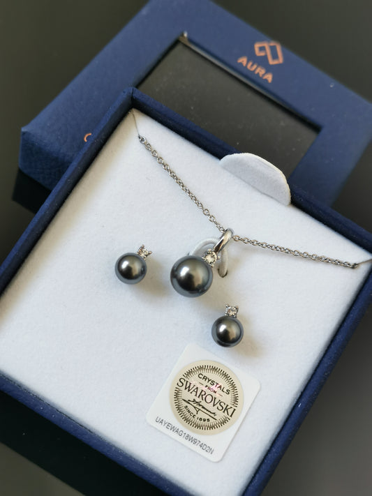 Necklace and earrings made with Swarovski Crystals and pearls